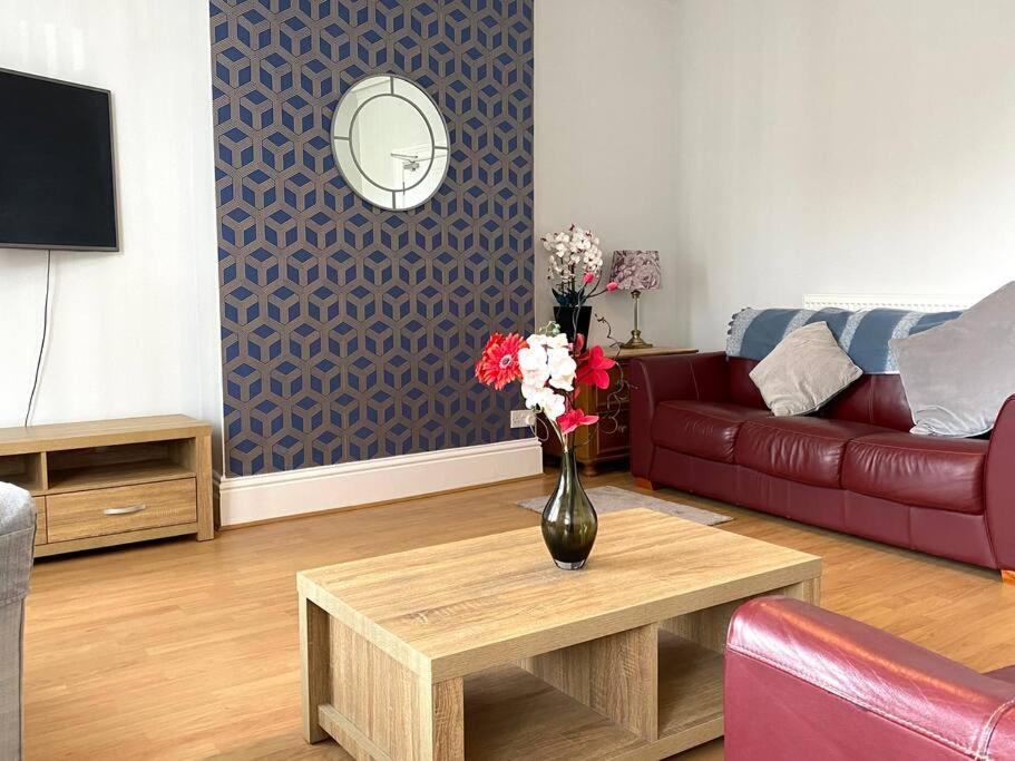 Eden Stay 5 Bedroom House 모아캠비 외부 사진