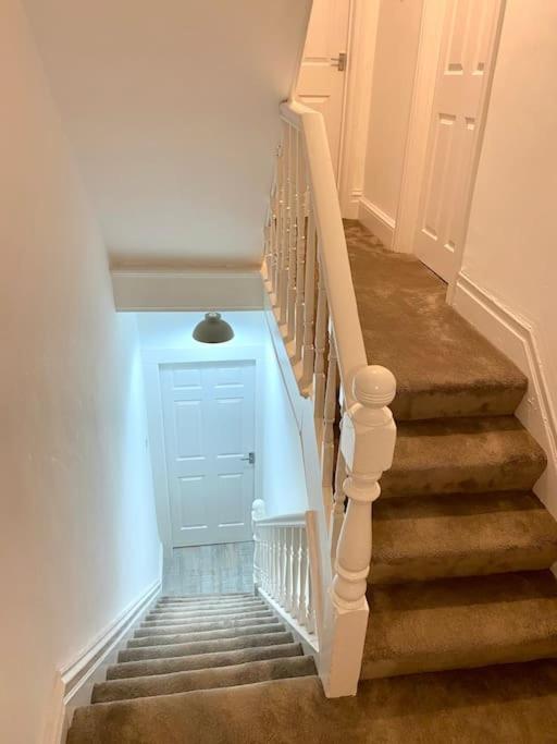 Eden Stay 5 Bedroom House 모아캠비 외부 사진