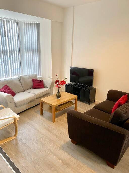 Eden Stay 5 Bedroom House 모아캠비 외부 사진