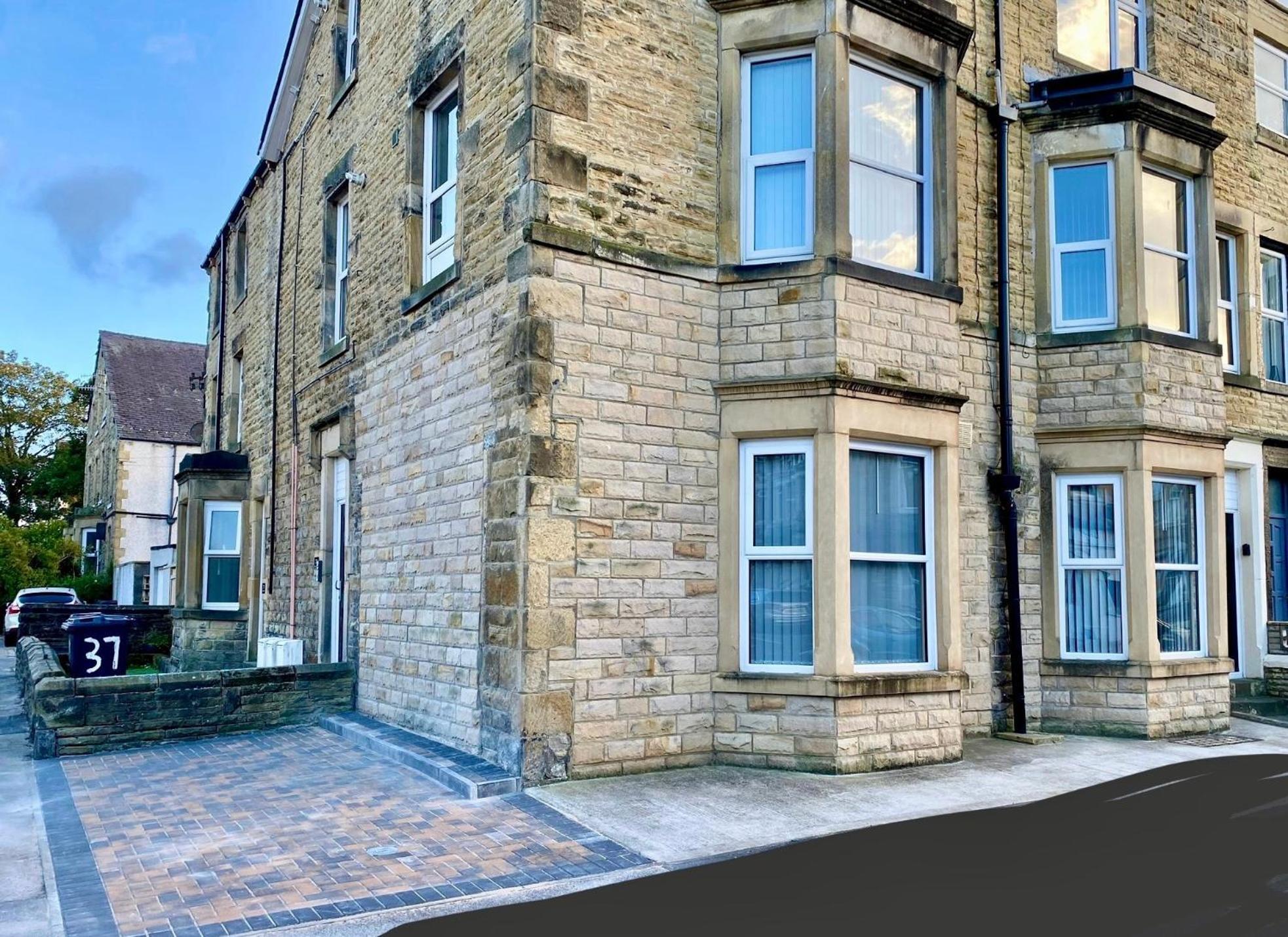 Eden Stay 5 Bedroom House 모아캠비 외부 사진